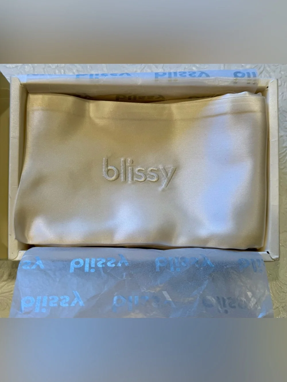 Blissy 100% Pure Mulberry Silk Pillowcase in Queen- White
